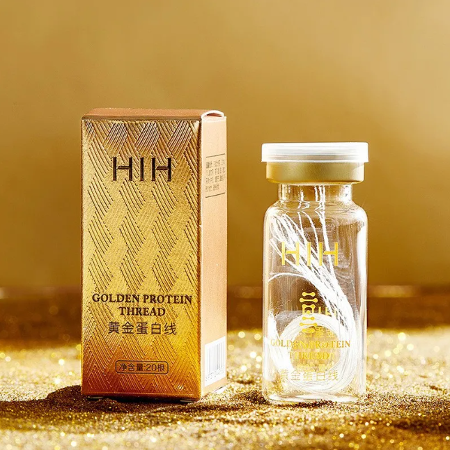 Suero reafirmante Golden Radiance de PureEdge en botella con gotero y envase dorado brillante.