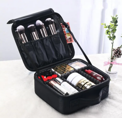 Bolsa de almacenamiento para belleza de mujer PureEdge, con compartimentos y diseño compacto para organización de cosméticos.