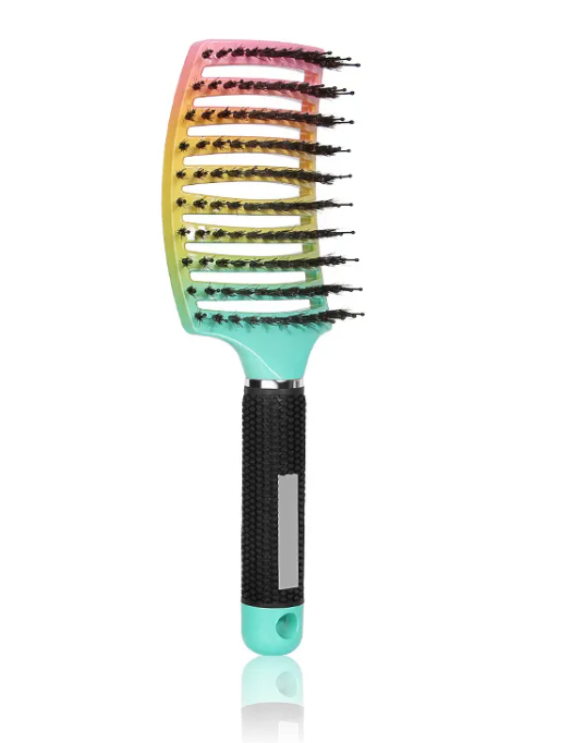 Cepillo para cerdo con cerdas peinadas en nueve filas de PureEdge, muestra cerdas ordenadas y mango de madera.